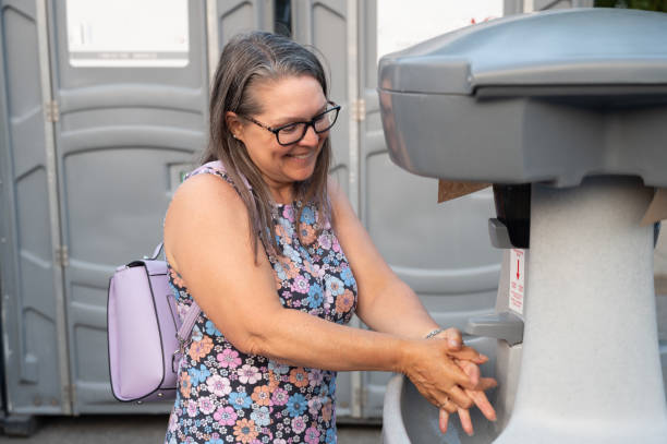 Best Porta potty rental near me  in Mentor, OH